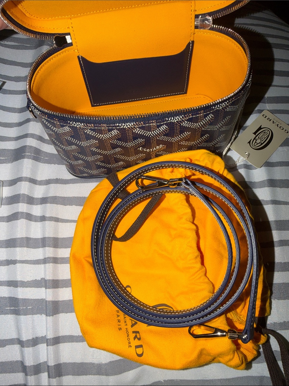 Goyard Navy, Brown and White Patterned Crossbody Vanity Bag - Picture 3 of 3
